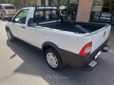 Fiat Strada Pick-up euro4 85cv Bianco usata Balvano
