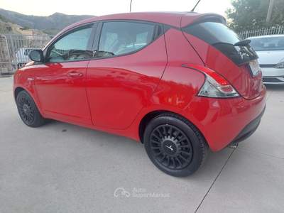 Lancia Ypsilon 16V 95 CV 5 porte 2015 Rosso usata Balvano