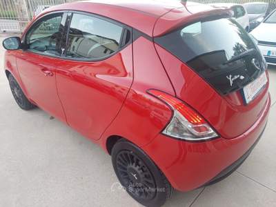 Lancia Ypsilon 16V 95 CV 5 porte 2015 Rosso usata Balvano