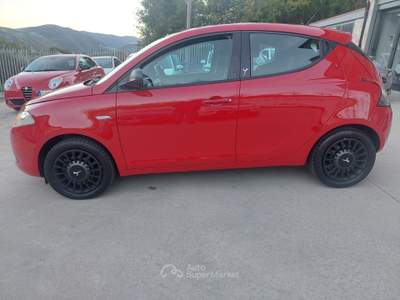 Lancia Ypsilon 16V 95 CV 5 porte 2015 Rosso usata Balvano
