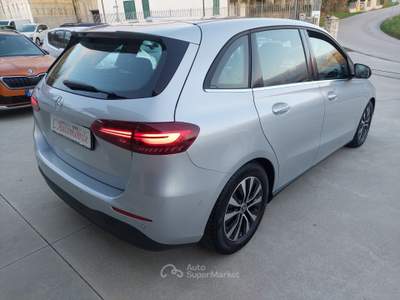 Mercedes-Benz Classe B B 180 d Automatic AMG Line Premium Grigio usata Balvano