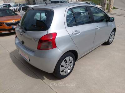 Toyota Yaris benzina 5 porte Sol Grigio usata Balvano