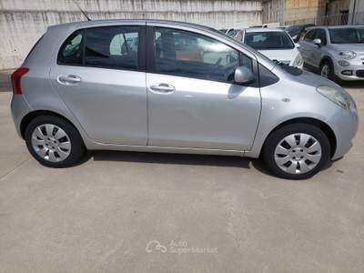 Toyota Yaris benzina 5 porte Sol Grigio usata Balvano