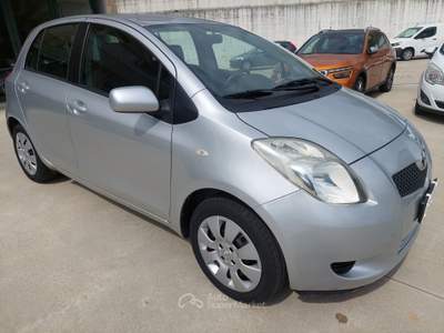 Toyota Yaris benzina 5 porte Sol Grigio usata Balvano