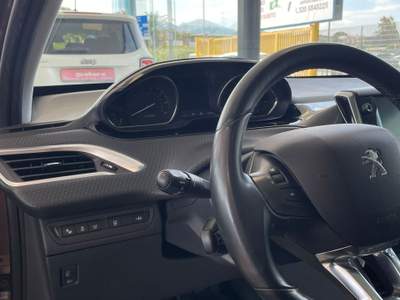 Peugeot 2008 Auto in condizioni impeccabili, non fumatori. Marrone usata MILAZZO