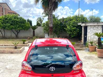 Toyota Aygo Tenuta in ottimo stato Rosso usata Cancello ed Arnone