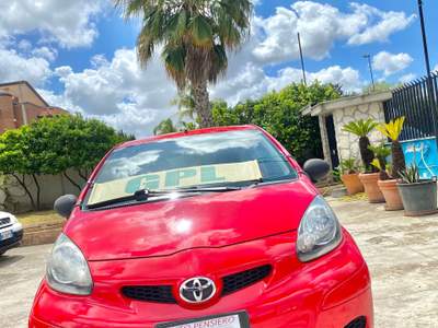 Toyota Aygo Tenuta in ottimo stato Rosso usata Cancello ed Arnone