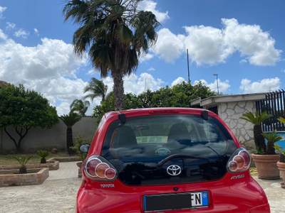Toyota Aygo Tenuta in ottimo stato Rosso usata Cancello ed Arnone