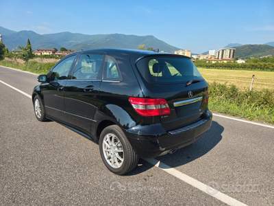 Mercedes-Benz Classe B MERCEDES B180 METANO AUTOMATICO"OK NEOPATENTATI" usata Brescia