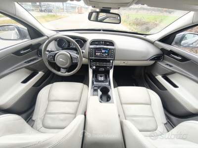 Jaguar XE 2,0 180CV- AUTOMATICA-EURO 6- MOTORE NUO usata Brescia