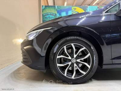 Volkswagen Golf Golf 1.0 eTSI EVO DSG Life *PACK LUCI*CLIMA 3 ZONE*NEOPATENTATI* Nero usata Castrezzato
