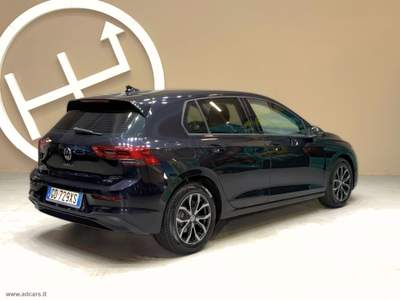 Volkswagen Golf Golf 1.0 eTSI EVO DSG Life *PACK LUCI*CLIMA 3 ZONE*NEOPATENTATI* Nero usata Castrezzato