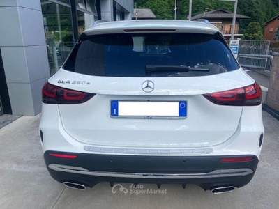 Mercedes-Benz GLA 250 e EQ-Power Automatic Premium Bianco usata CASNIGO