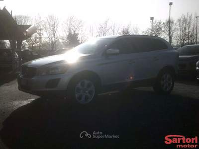 Volvo XC60 D5 AWD Geartronic Momentum Argento usata Mogliano Veneto