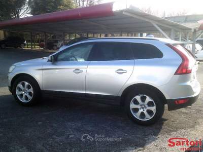 Volvo XC60 D5 AWD Geartronic Momentum Argento usata Mogliano Veneto