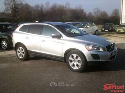 Volvo XC60 D5 AWD Geartronic Momentum Argento usata Mogliano Veneto
