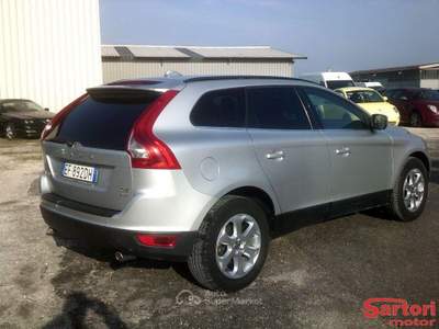Volvo XC60 D5 AWD Geartronic Momentum Argento usata Mogliano Veneto