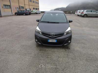 Toyota Yaris 1.4-D LOUNGE GARANTITA FULL OPTIONAL Grigio usata Ariano Irpino