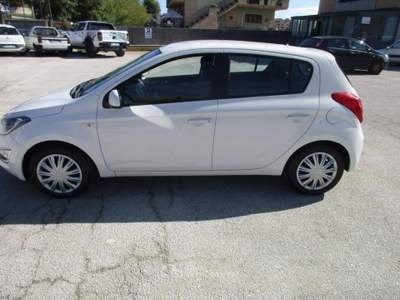 Hyundai i20 GPL 5p 1.2 bluedrive GARANTITA FULL OPTIONAL Bianco usata Ariano Irpino