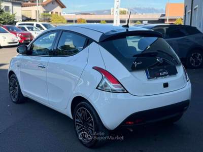 Lancia Ypsilon 1.0 Hybrid Gold Plus CARPLAY/RETROCAM-PROMO FIN Bianco usata Verona