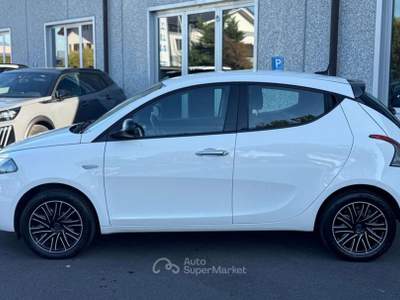 Lancia Ypsilon 1.0 Hybrid Gold Plus CARPLAY/RETROCAM-PROMO FIN Bianco usata Verona