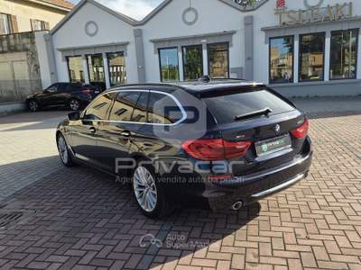 BMW Serie 5 530d BMW 530d xDrive 249CV Touring Luxury Blu/Azzurro usata Gallarate