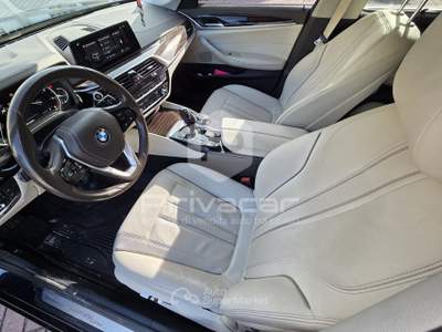 BMW Serie 5 530d BMW 530d xDrive 249CV Touring Luxury Blu/Azzurro usata Gallarate