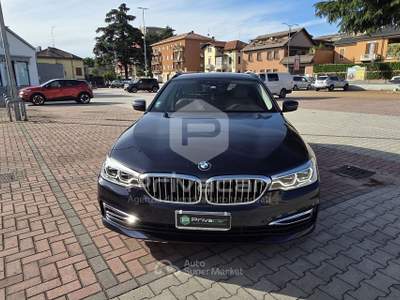 BMW Serie 5 530d BMW 530d xDrive 249CV Touring Luxury Blu/Azzurro usata Gallarate