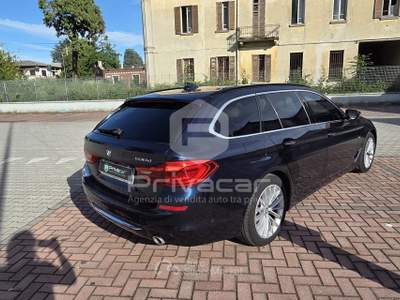 BMW Serie 5 530d BMW 530d xDrive 249CV Touring Luxury Blu/Azzurro usata Gallarate