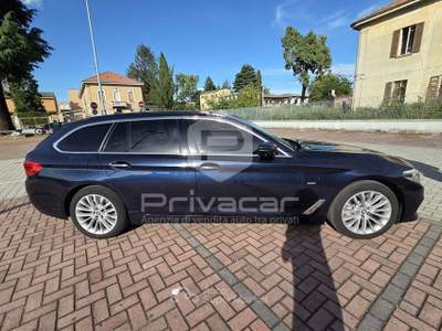 BMW Serie 5 530d BMW 530d xDrive 249CV Touring Luxury Blu/Azzurro usata Gallarate