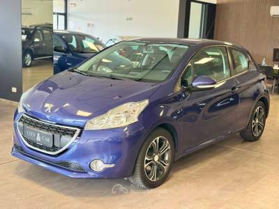 Peugeot 208 ottima per neopatentato Blu/Azzurro usata Verrone