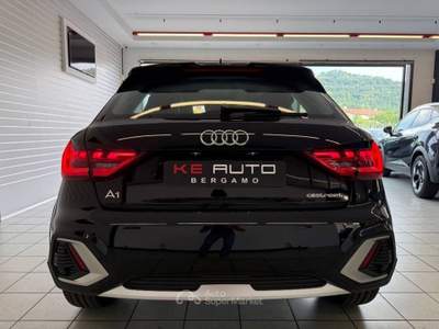 Audi A1 30 1.0 tfsi Identity Contrast 116cv s tronic Nero usata Mozzo