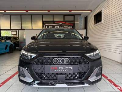 Audi A1 30 1.0 tfsi Identity Contrast 116cv s tronic Nero usata Mozzo