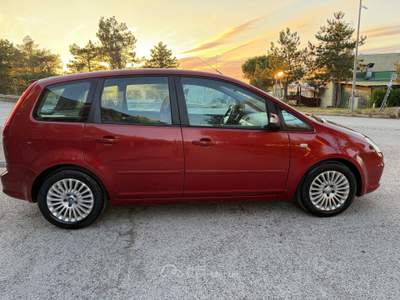 Ford C-Max Ben tenuto usata San Costanzo