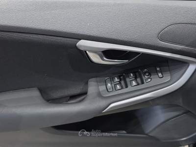 Volvo V40  2.0 d2 eco kinetic my18 Nero usata Firenze