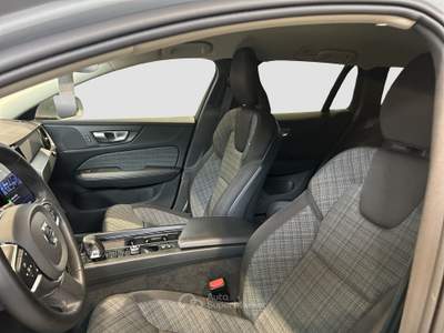 Volvo V60 V60 B4 (d) automatico Core Grigio usata Roma