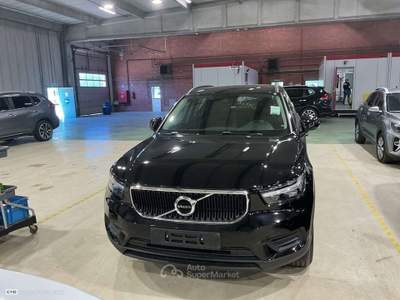 Volvo XC40 VOLVO XC40 1.5 T2 129CV 6M. MOMENTUM PRO ( FARI LE Nero usata Salerno