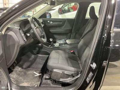 Volvo XC40 VOLVO XC40 1.5 T2 129CV 6M. MOMENTUM PRO ( FARI LE Nero usata Salerno