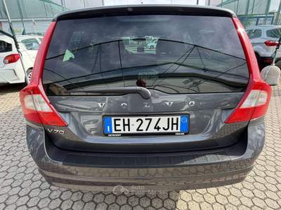 Volvo V70 V70 III 2.0 d3 Summum geartronic E5 Grigio usata Torino