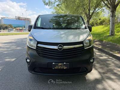 Opel Vivaro PC-TN Combi Grigio usata Livorno
