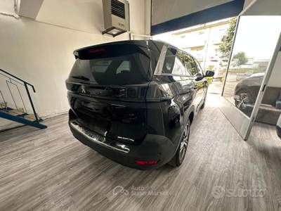 Peugeot 5008 S&S Allure Pack 7 POSTI usata Arezzo