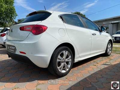 Alfa Romeo Giulietta 1.6 JTDm-2 105 CV Exclusive Bianco usata Latina