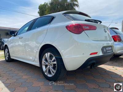 Alfa Romeo Giulietta 1.6 JTDm-2 105 CV Exclusive Bianco usata Latina