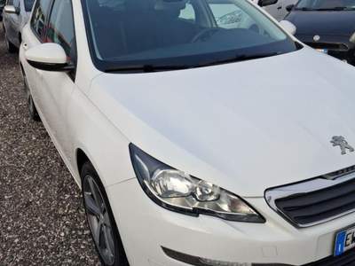 Peugeot 308 1.6 e-HDi 115 CV S&S GT Line Bianco usata Barletta