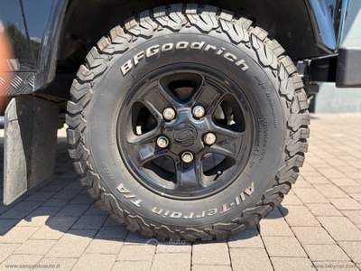 Land Rover Defender Defender 90 2.4 TD4 Station Wagon SE Nero usata San Paolo d'Argon