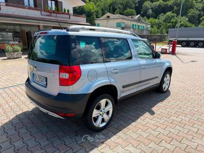 Skoda Yeti 2.0 tdi Ambition (adventure) 110cv Blu/Azzurro usata VALDAGNO