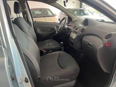 Toyota Yaris Yaris 1.0i 16V cat 5 porte Sol Blu/Azzurro usata Somma Lombardo