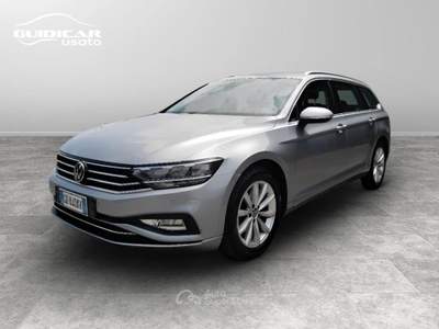 Volkswagen Passat 2.0 TDI SCR EVO Business DSG Grigio usata Lucca