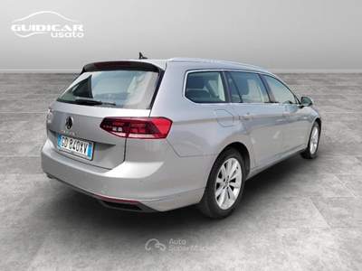 Volkswagen Passat 2.0 TDI SCR EVO Business DSG Grigio usata Lucca