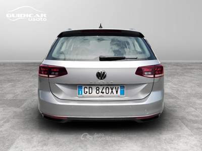 Volkswagen Passat 2.0 TDI SCR EVO Business DSG Grigio usata Lucca